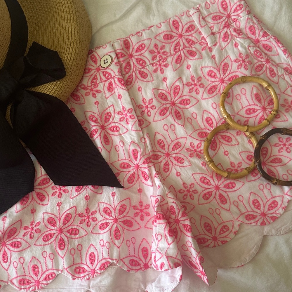🌺 Crown & Ivy Hot Pink Eyelet Shelby Scalloped Hem Shorts Size 6 EUC
